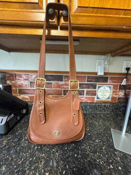 Coach Handbags - Vintage Coach Crescent Bag 9988 British Tan Leather Shoulder Bag USA